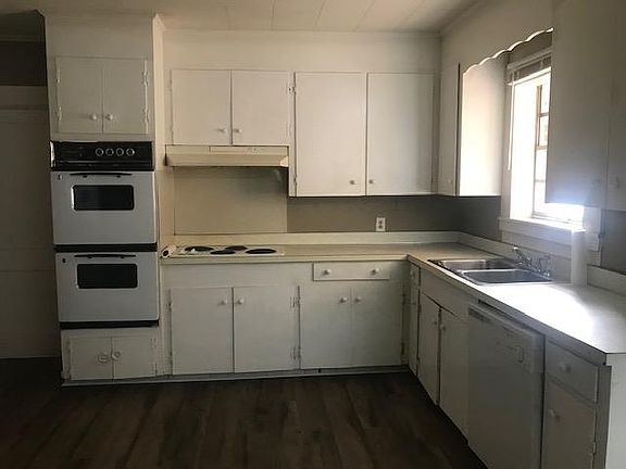 5th image of 817 Hardy St