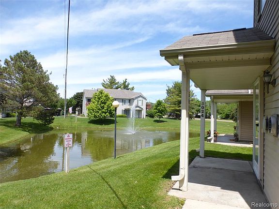 3rd image of 5026 Amhurst Ct #1