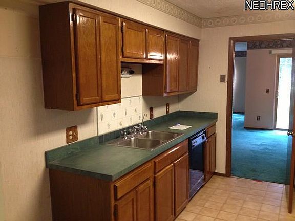 5th image of 1419 Easthill Sq NE