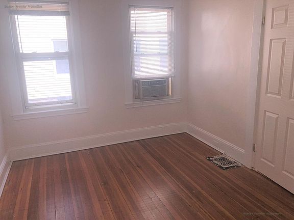 3rd image of 117 Thomas Burgin Pkwy #1A