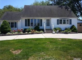 2 Franklin St, Brentwood, NY 11717