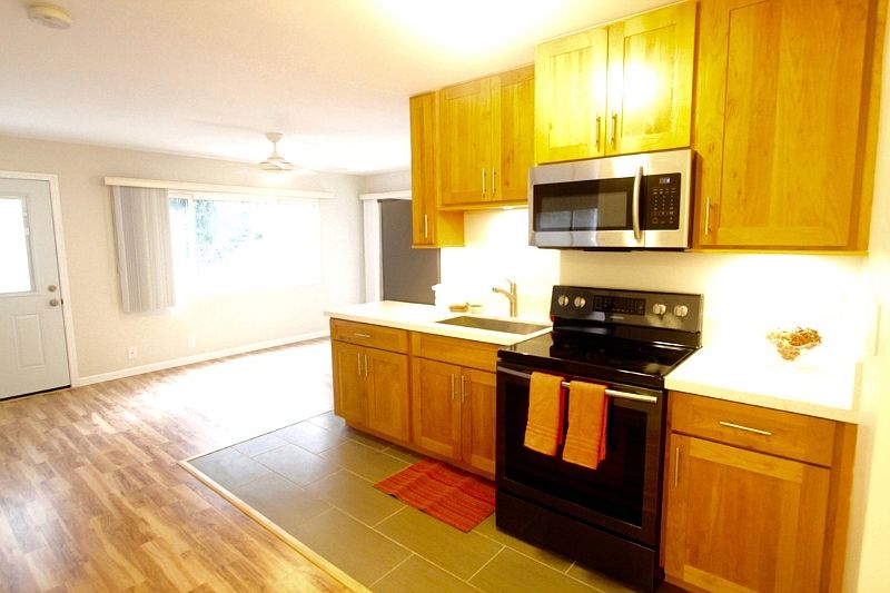 1st image of 923 Green St #A