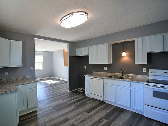 3rd image of 33 Catalina Dr