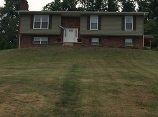 2010 W Hearthstone Dr, Ashland, KY 41102
