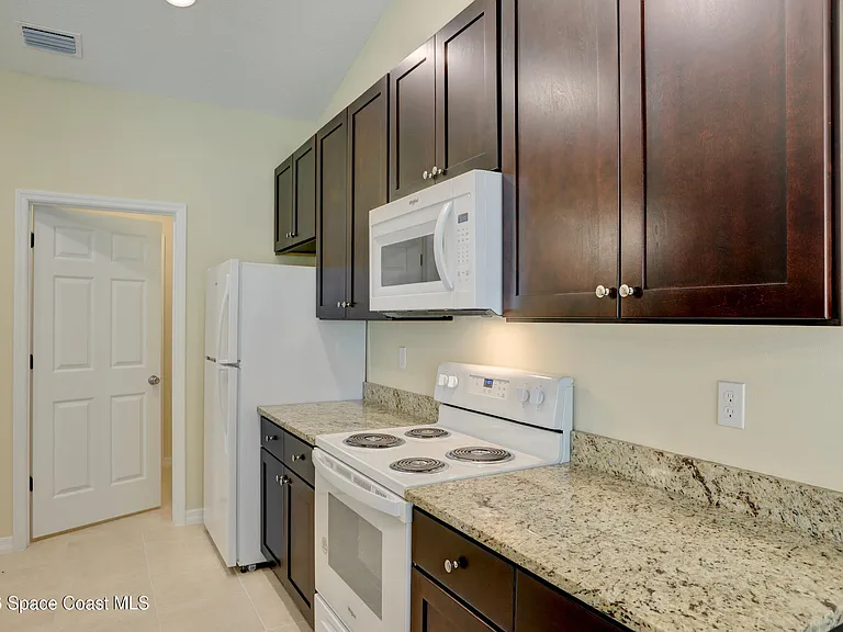 743 Breakwater Ter — Photo 17