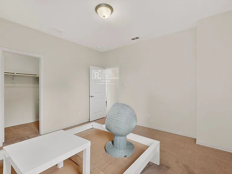 151 Darian Dr — Photo 33