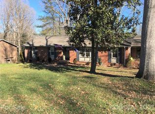 1034 15th Ave NW, Hickory, NC 28601