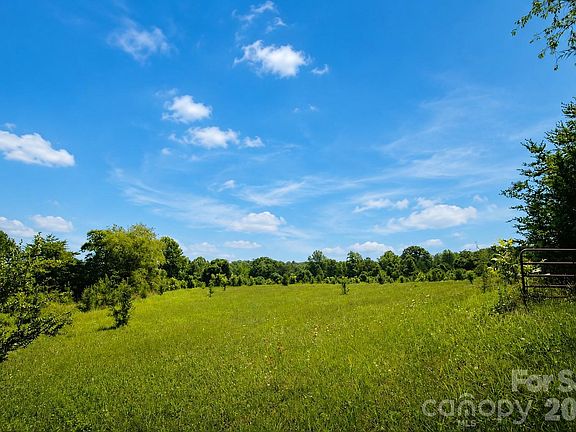 5th image of 360 Davenport Rd