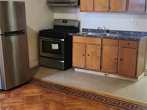 4th image of 767 Eastern Parkway E #1B