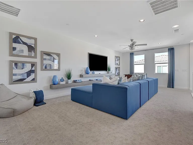 1075 N Water St — Photo 38