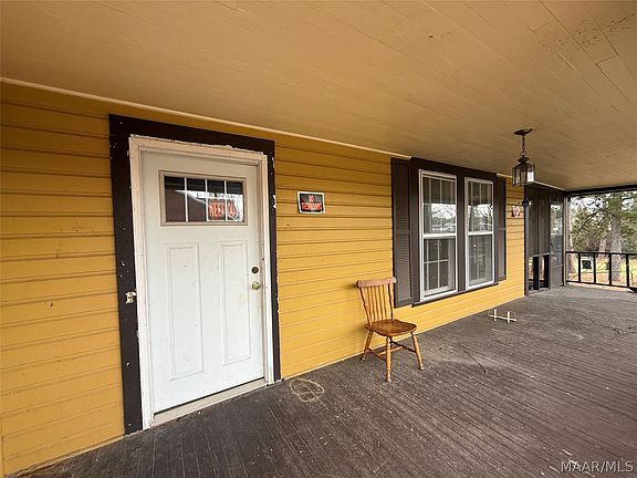 2nd image of 208 W Mill St