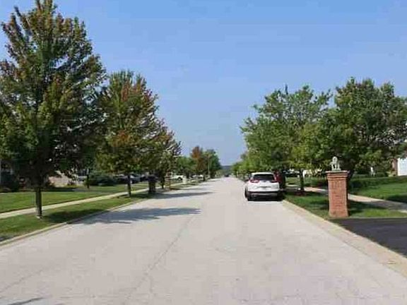 Exterior Neighborhood (street photo)