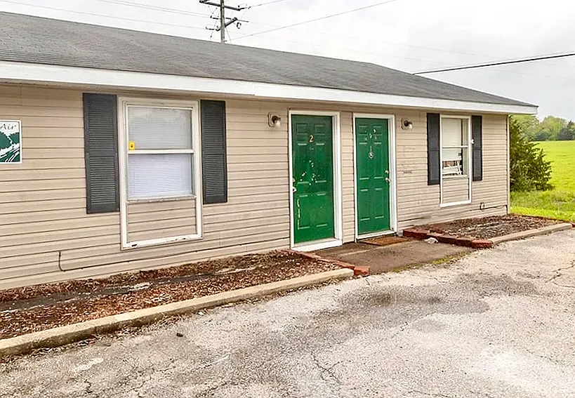 708 W Cunningham Dr #2