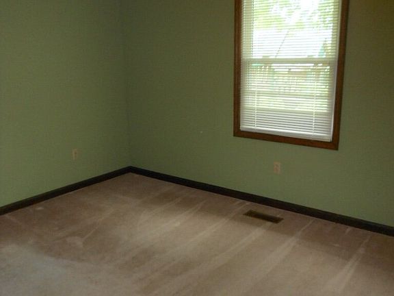4th image of 3016 W Hills Dr
