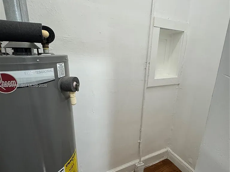 177 NE 50th St #4 — Photo 5