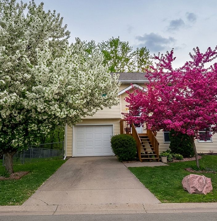 1st image of 207 Parkview Ct