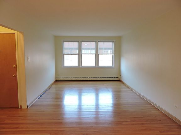 4th image of 2429 W Farragut Ave