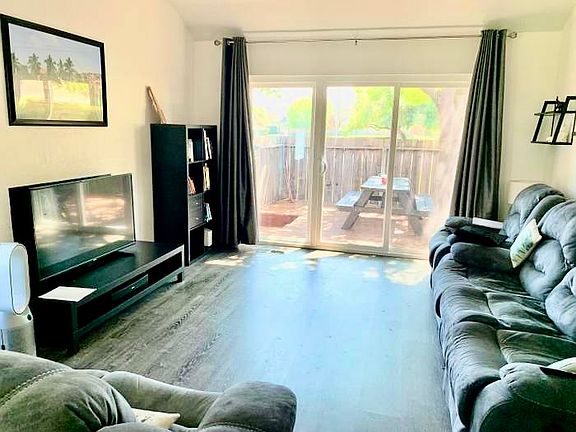 3rd image of 510 Medanos Ct