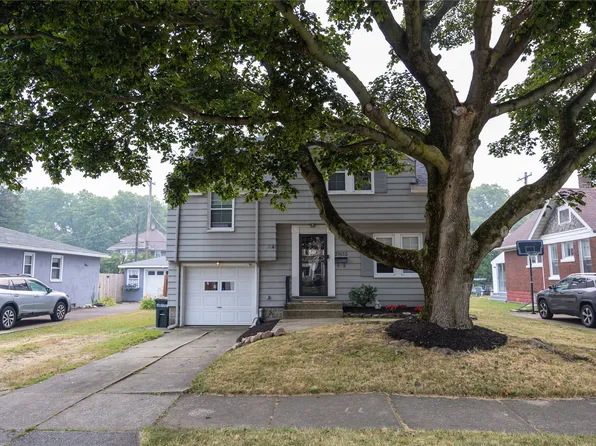 2803 Oakwood St, Erie, PA 16508