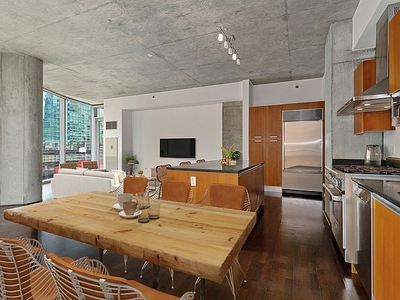 3rd image of 600 N Fairbanks Ct Unit 1301