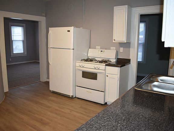 3rd image of 21 Ward St #2