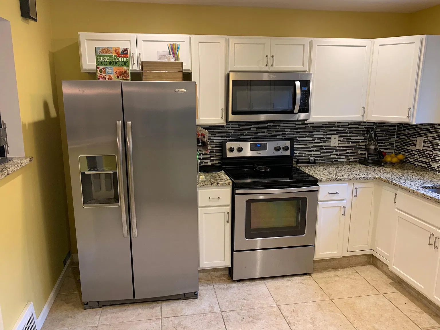 3 bed, 984 sqft, $2,200 — Photo 4