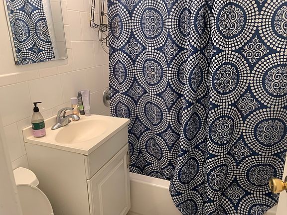 5th image of 216 E 77th St APT 3C