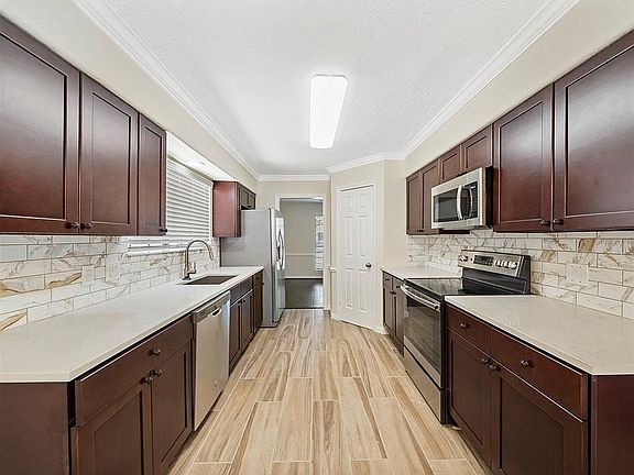 4th image of 9810 Calverton Dr
