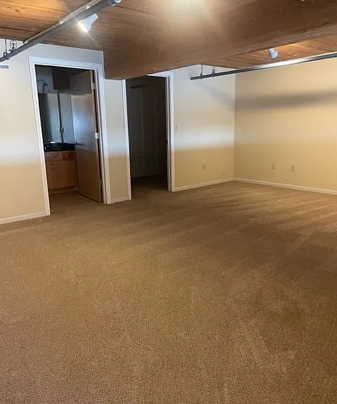 Victoria Riverside Townhouse Lofts — Photo 8