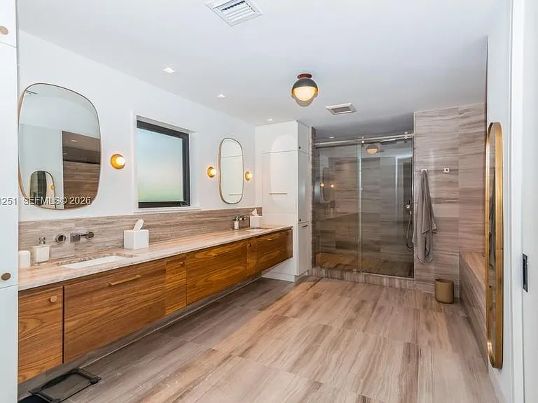 1035 Catalonia Ave — Photo 17