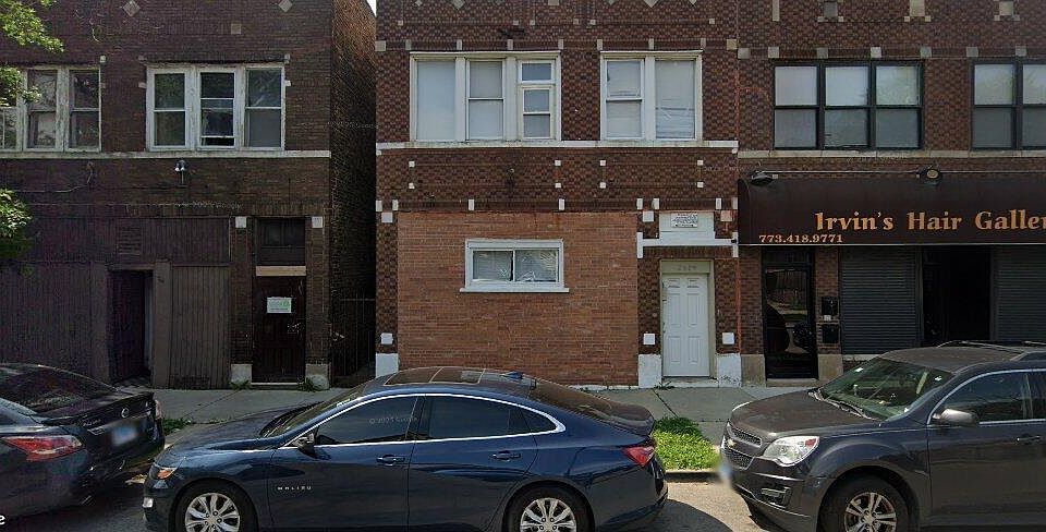 1st image of 2517 W 69th St