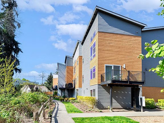 3rd image of 18240 73rd Ave NE #103