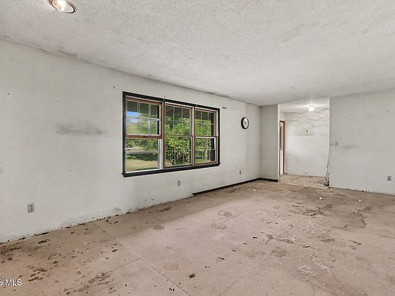 5th image of 210 N Curtice Rd