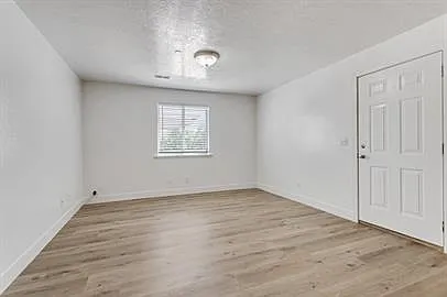 580 S Center St — Photo 2