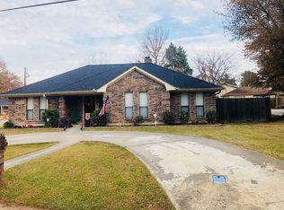 490 Pine Valley Dr, Paris, TX 75462