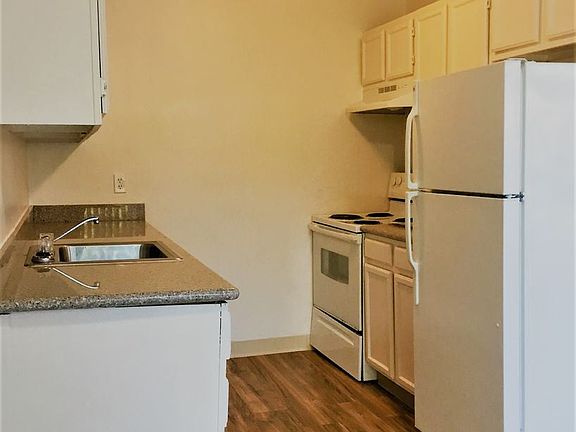 3rd image of 17333-17335 SE Stark St #3