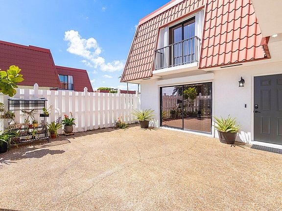 5th image of 1421 SW 28th Avenue