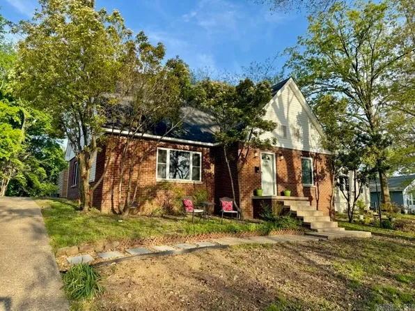 208 S 1st St, Benton, AR 72015