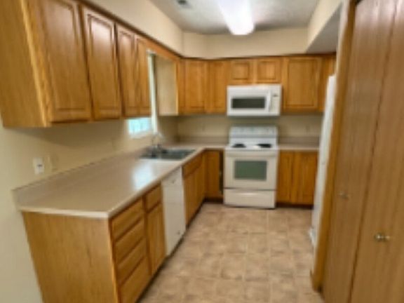 4th image of 845 Hanneman Dr