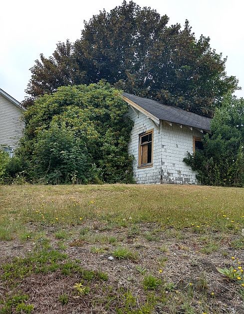 1st image of 604 W Pioneer Ave
