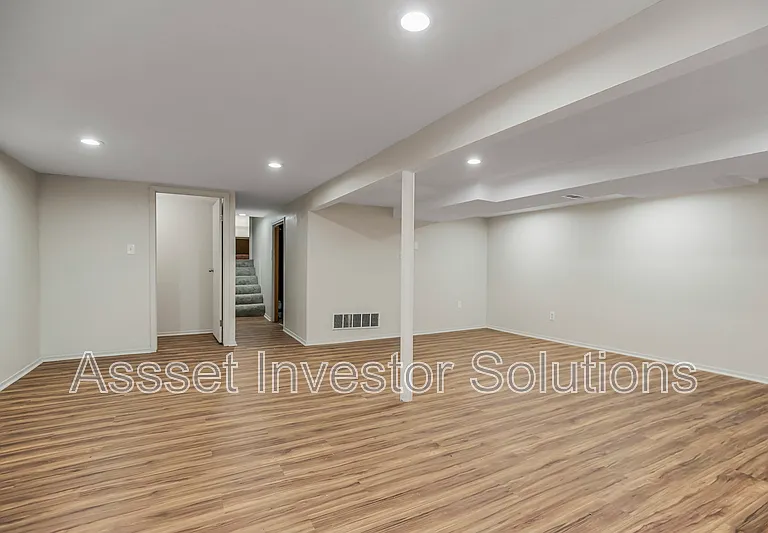 9109 Goddard St — Photo 34