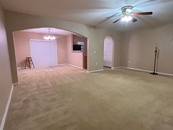 3rd image of 11628 Hickory Oak Dr