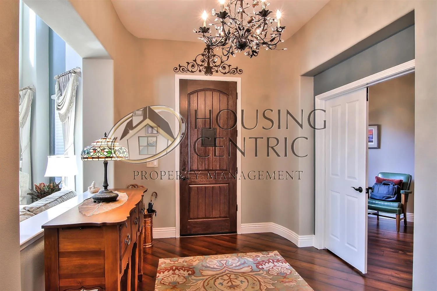 4 bed, 4.5 bath, 4235 sqft, $6,200 — Photo 4