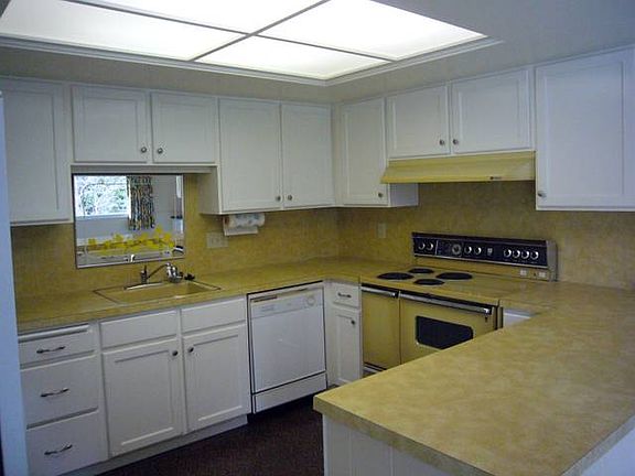 4th image of 1815 E Rockwood Blvd