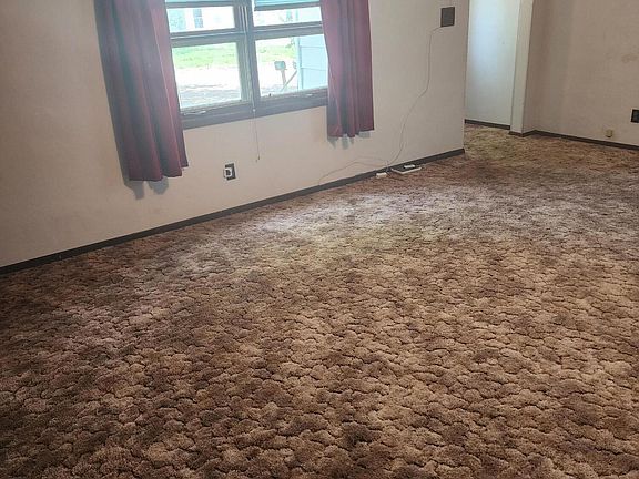 3rd image of 409 9th St S