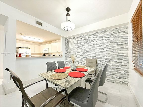 5th image of 11202 NW 83rd St APT 112