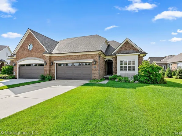 40450 Juniper Ct, Clinton Township, MI 48036
