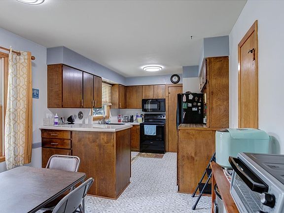 5th image of 1121 River Heights Road
