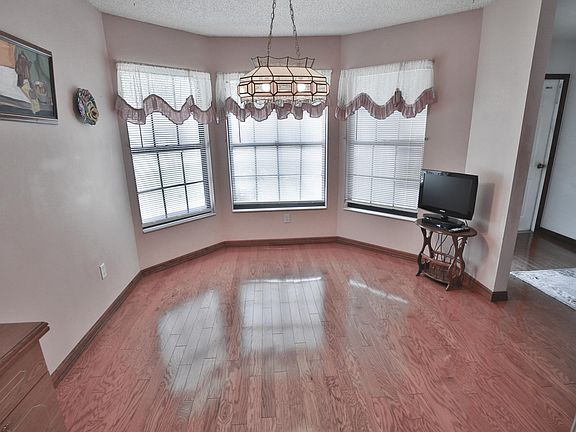 3rd image of 919 Smokerise Blvd