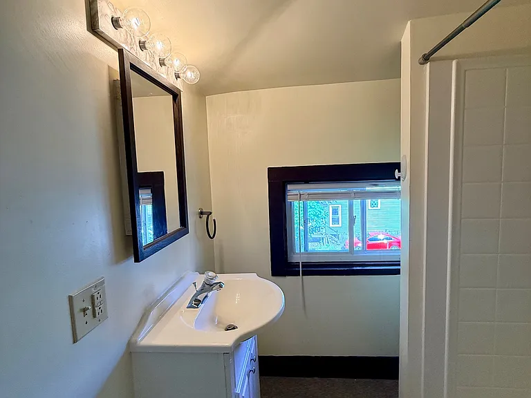 165 Winthrop St #4 — Photo 13